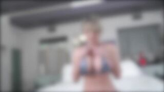 Dee Williams az óriás cickós milf