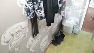 Tini csajszit a pasija haverja döngeti