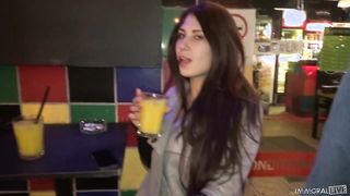 Ayda Swinger a méretes mellű tini kurva