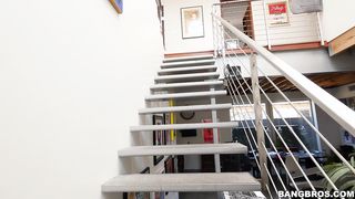 Csöcsös világos szőke spiné popsiba kefélve