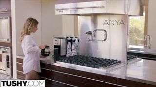 Anya Olsen a tökéletes kurva barátnő