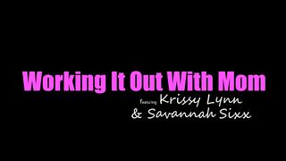 Krissy Lynn és Savannah Sixx a jóga órán