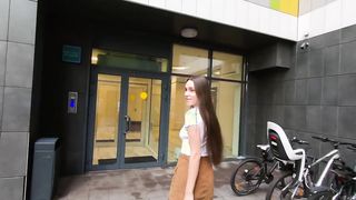Dugás a liftben
