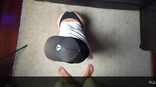 Cumizás után a mellére kézimunkázza