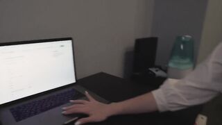 A magántanár faszát is igénybe veszi