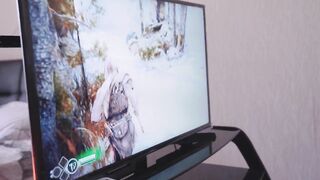 Gamer lány konzolozás helyett pélót kap