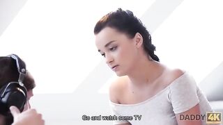 Tini csajszi és az idős csávó