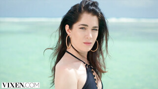 Misha Cross és Evelyn Claire édeshármasban