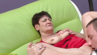 Vén érett nő és a fiatal csávó