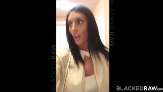 August Ames muffját barna hapsi döngeti