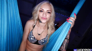 Alex Grey az extra vékony tini suna