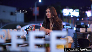 Eliza Ibarra élvezi a néger pélót
