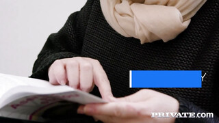 Brittany Bardot egy fiatal fiú dugja popsiba