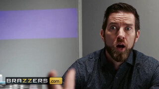 Brazzers - Cali Carter a hatalmas tőgyes tini