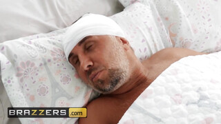 Brazzers - Brooklyn Gray szőrös pinája megkefélve