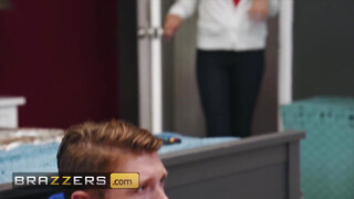 Brazzers - Jeanie Marie Sullivan a szuper gyönyörű milf