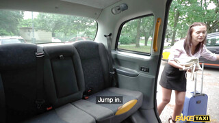 Fake Taxi - Gina Ferocious a gyönyörű csöcsös tini