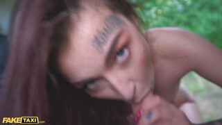 Fake Taxi - Tabitha Poison a tetovált kicsike kurva
