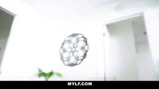 Mylf - Lilly Hall kézbe veszi a dákót