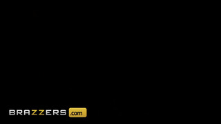 Brazzers - Cherie Deville fiatal krapekkal kúrel