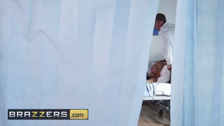 Brazzers - Bonnie Rotten púzójában az óriás cerka