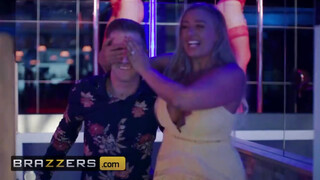 Brazzers - Blanche Bradburry szereti a méretes dákót
