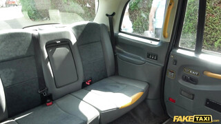 Fake Taxi - Candice leszopja a taxis faszát