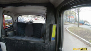 Fake Taxi - Victoria Pure lovagol a taxis farkán