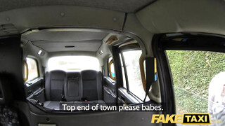 Fake Taxi - Candi Kayne a taxis seggét nyalja