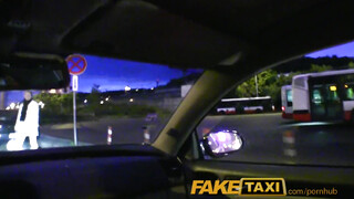 FakeTaxi - Enza megdugva a hátsó ülésen
