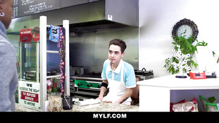 MYLF -  Nina Elle a pultos pasival szexel