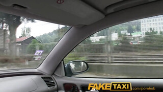 FakeTaxi - Samantha Jolie leszopja a taxist