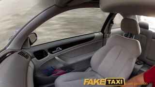 FakeTaxi - Adele Sunshine rácuppan a taxis farokra