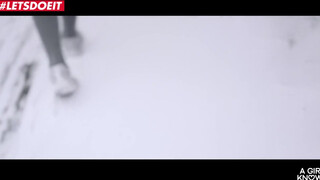 A Girl Knows - Tini csajok felfedezik egymást