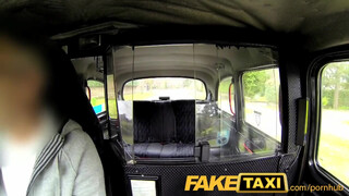 FakeTaxi - piercinges pina lovagol