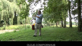 Oldje - Vén pasi keféli a tini nőcit