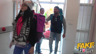 Fake Hostel - Kolumbiai bige a pasija előtt kúrel