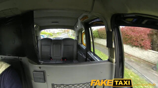 FakeTaxi - fősulis kiscsaj ordítva élvez