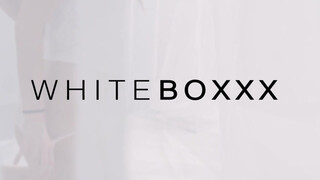 WHITEBOXXX - Rebeca Volpetti tökéletes muffja