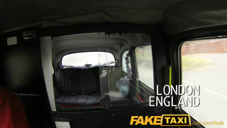 FakeTaxi gonosz mikulás elbánik a manójával