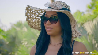 Bethany Benz a szexmániás latin amerikai milf - Brazzers