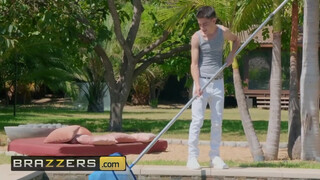 Brazzers - Lisa Ann és a tini medencés fiú