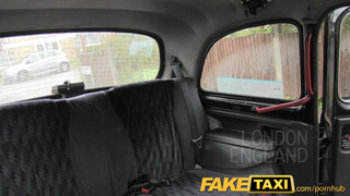 FakeTaxi - bögyös milf cuppanós szája a méretes farkon