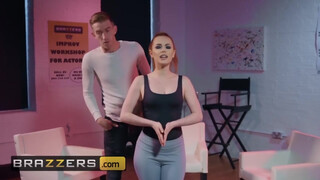 Brazzers - Ella Hughes muffjában a méretes hímtag