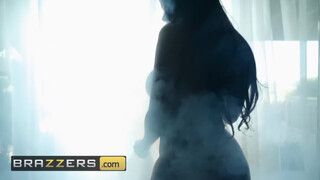 Brazzers - kerek formás seggű kisasszony a fürdőkádban