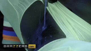 Brazzers - az ázsiai Kendra Spade jó méretes pélót talál
