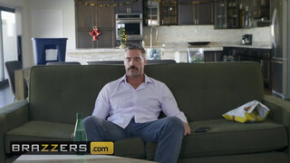 Brazzers - a tetovált pornófilmes hölgyemény elpusztítva