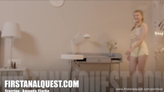 Amanda Clarke élvezi a popsi dugást - First Anal Quest