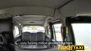 FakeTaxi nimfomániás picsa kielégítése