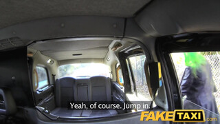 Fake Taxi zöld hajú bige popsija kúrható